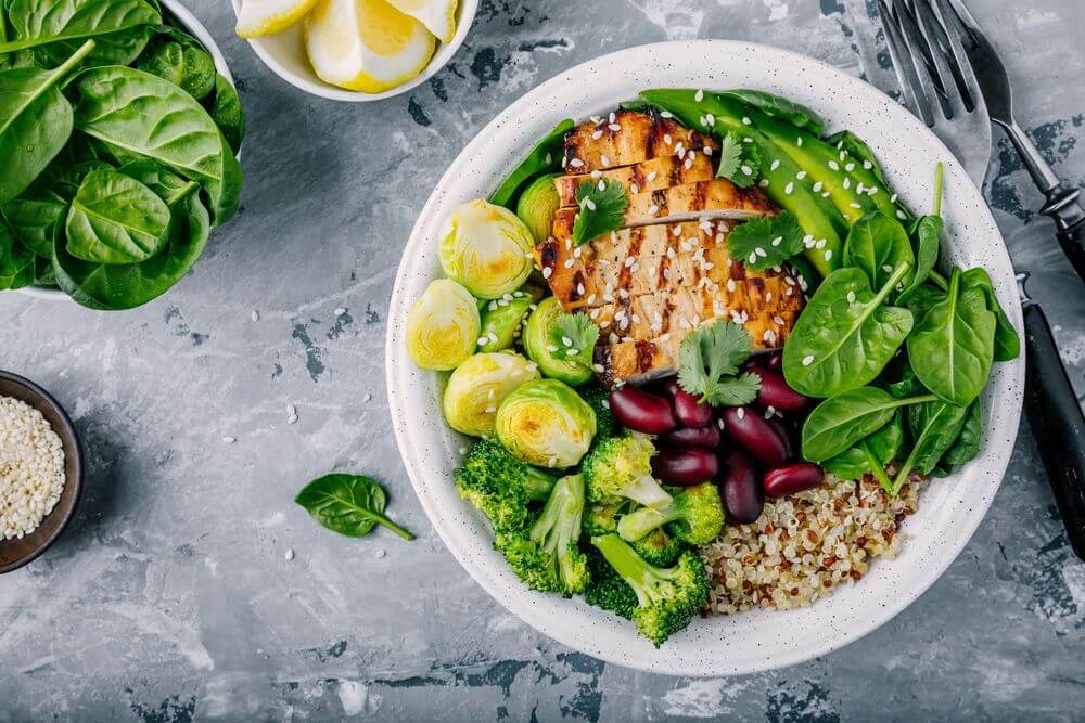 Image of a plate filled with bladder-healthy foods